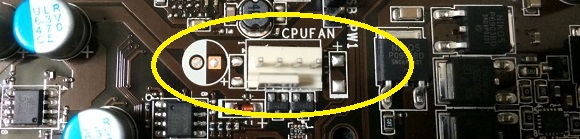 CPUファンのコネクタ
